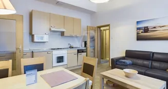 von_poll_real_estate_property_25335096-Online_image_11