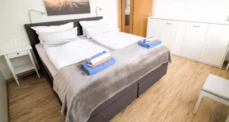 von_poll_real_estate_property_25335096-Online_image_16