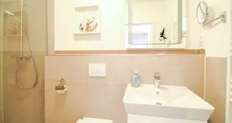 von_poll_real_estate_property_25335096-Online_image_12