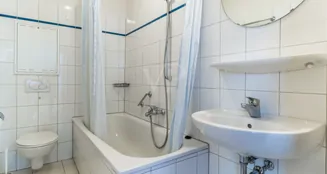 von_poll_real_estate_property_25335096-Online_image_20