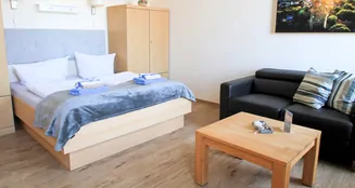 von_poll_real_estate_property_25335096-Online_image_18