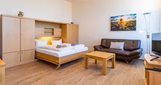 von_poll_real_estate_property_25335096-Online_image_24