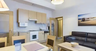 von_poll_real_estate_property_25335096--Online_image_11