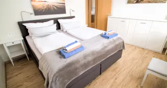 von_poll_real_estate_property_25335096--Online_image_16