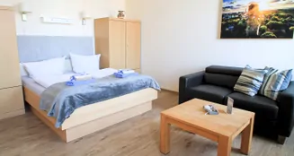 von_poll_real_estate_property_25335096--Online_image_18