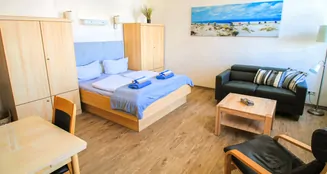 von_poll_real_estate_property_25335096--Online_image_25