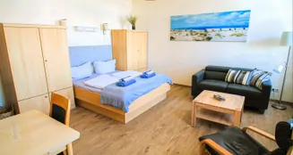 von_poll_real_estate_property_25335096--Online_image_25