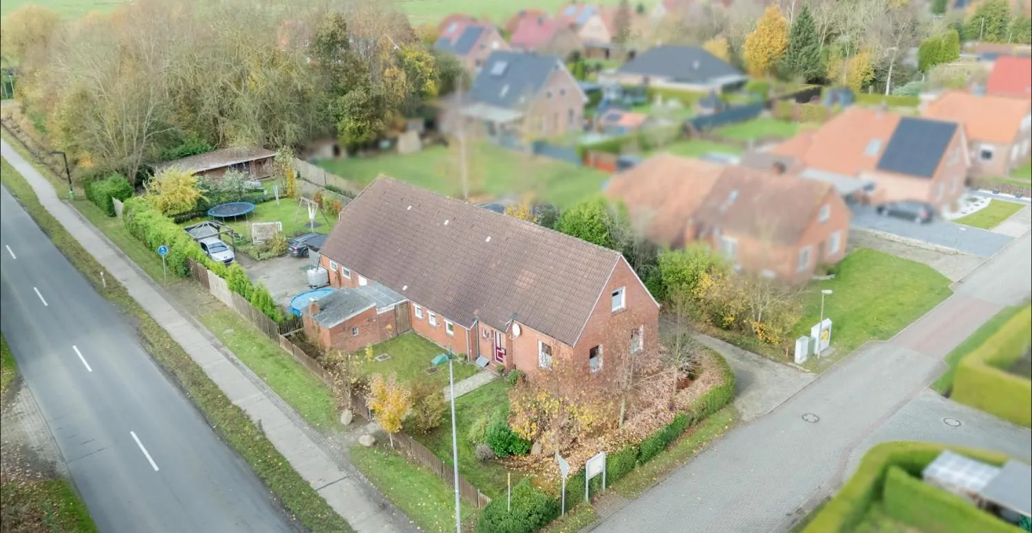 Gepflegtes Landhaus auf großem Grundstück