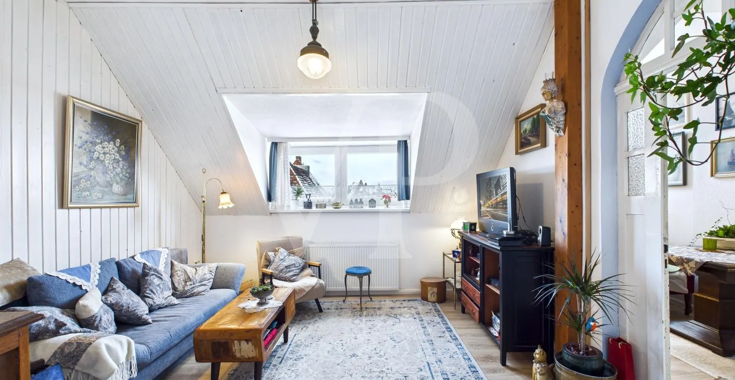 Historische Details, moderne Ausstattung – Dachgeschosswohnung im Behörenviertel nahe dem Delft