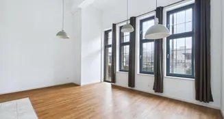 von_poll_real_estate_property_2533505013_image_0