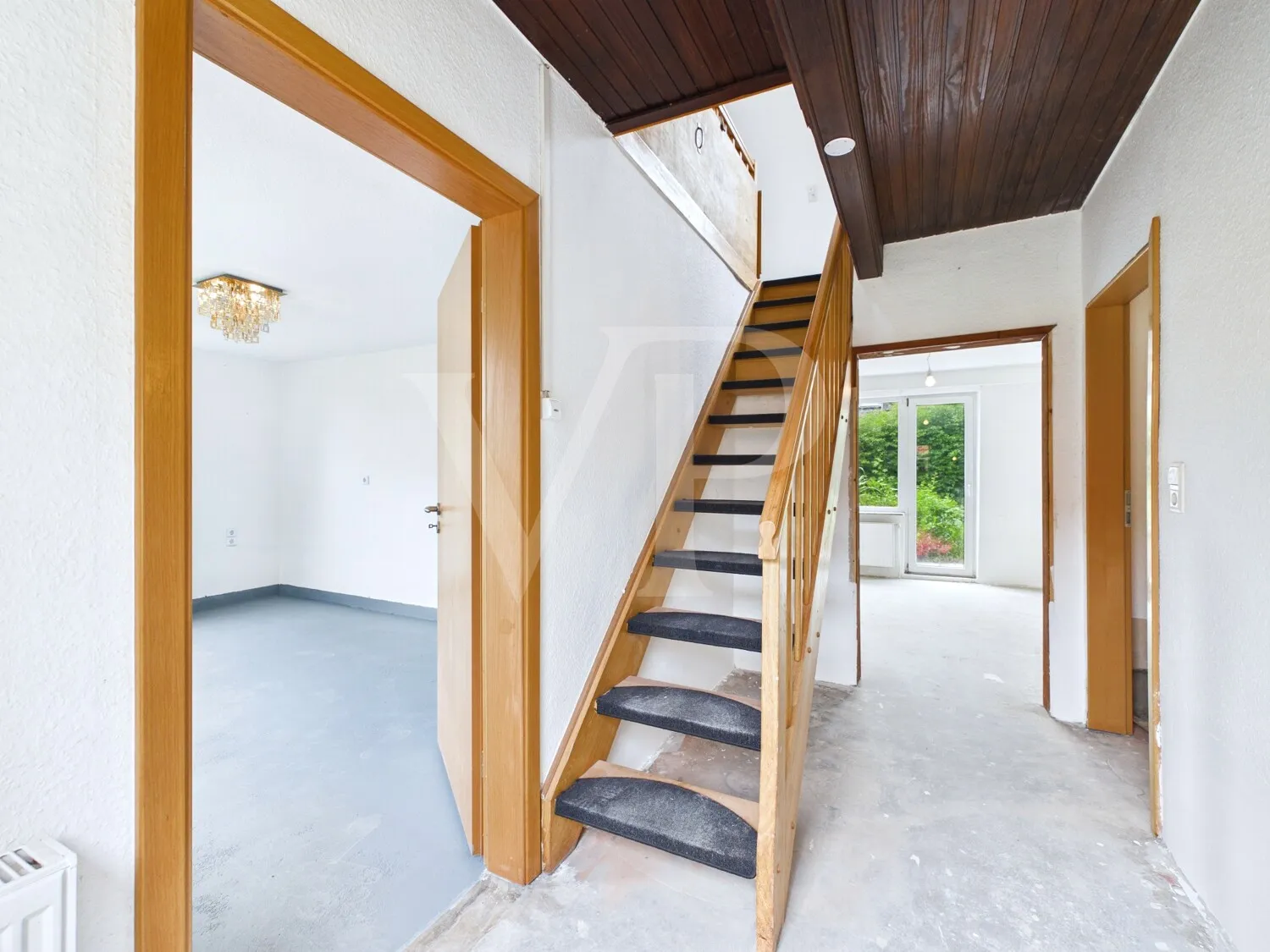 Flur mit Treppe
