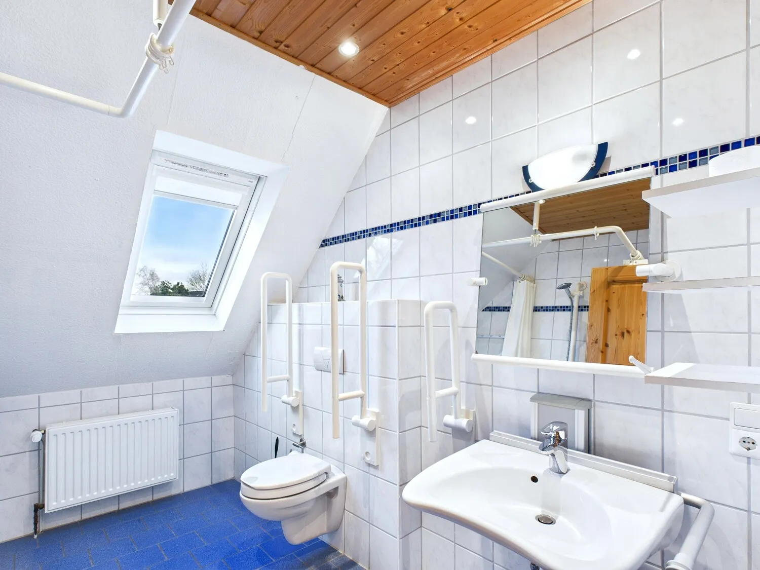 barrierefreies Duschbad 2 im Obergeschoss