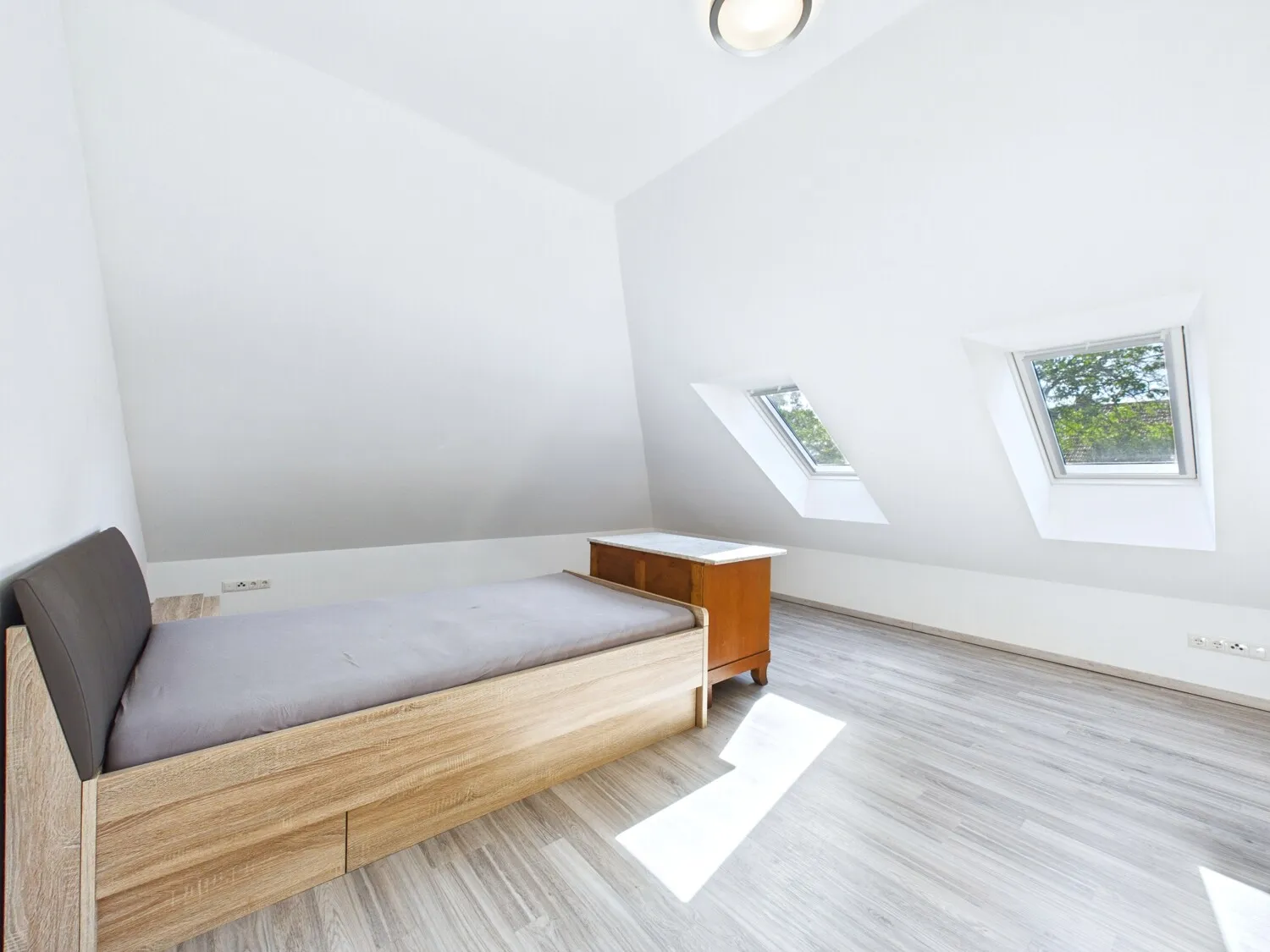 Schlafzimmer DG