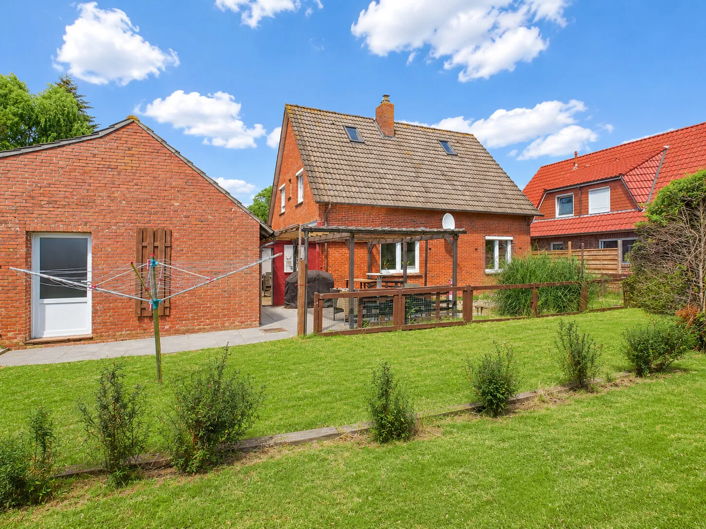 Rückansicht/Terrasse