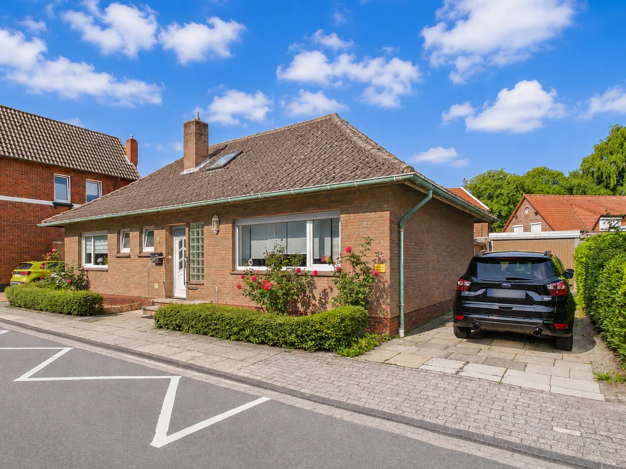 Frontansicht/Garage