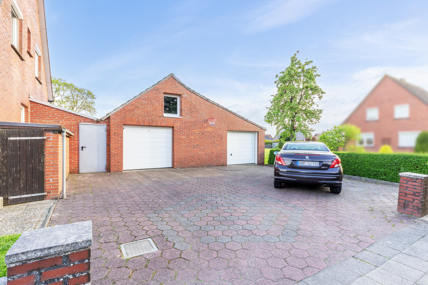 Auffahrt/Garage