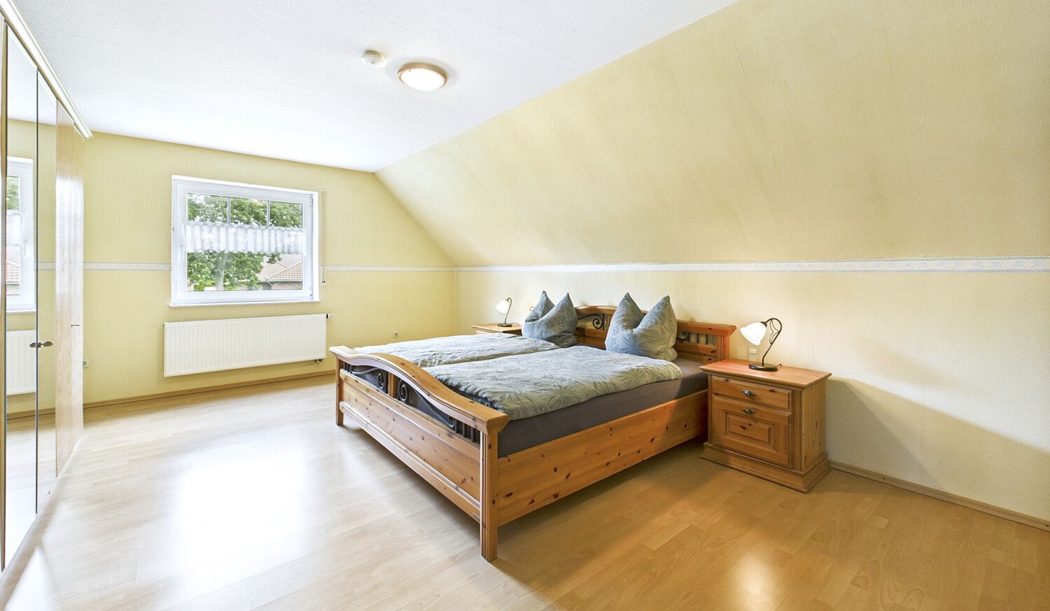 Schlafzimmer 2 DG