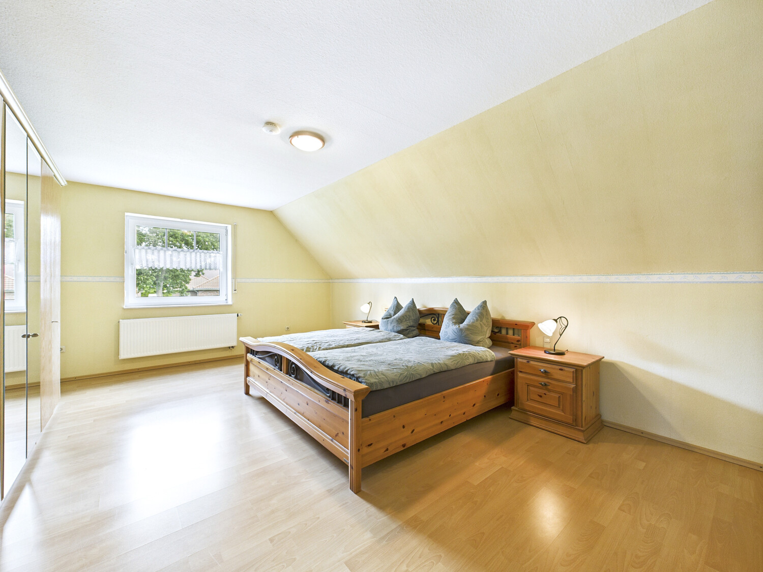Schlafzimmer 2 DG