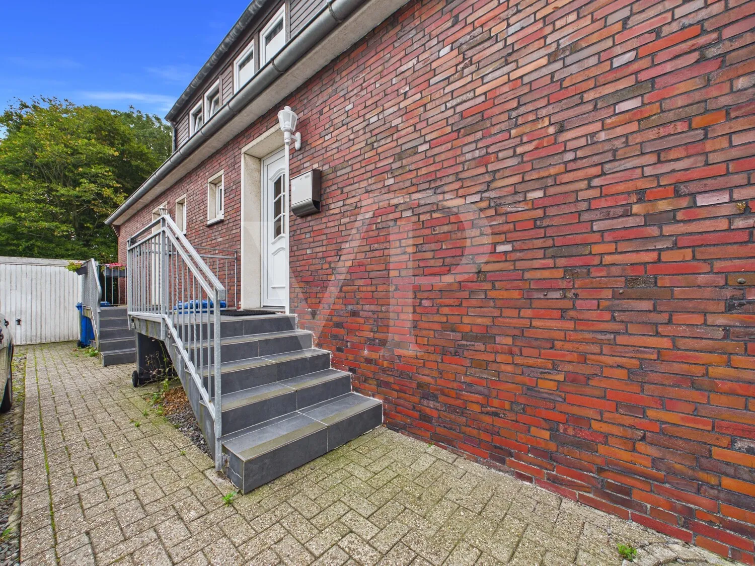 Kapitalanlage - Attraktives Doppelhaus langfristig vermietet