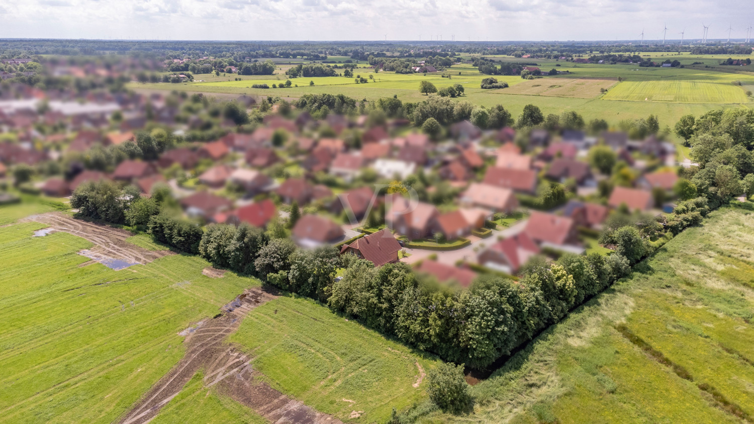 Weitsicht hinterm Haus und das Zentrum um die Ecke - Einfamilienhaus in Esens