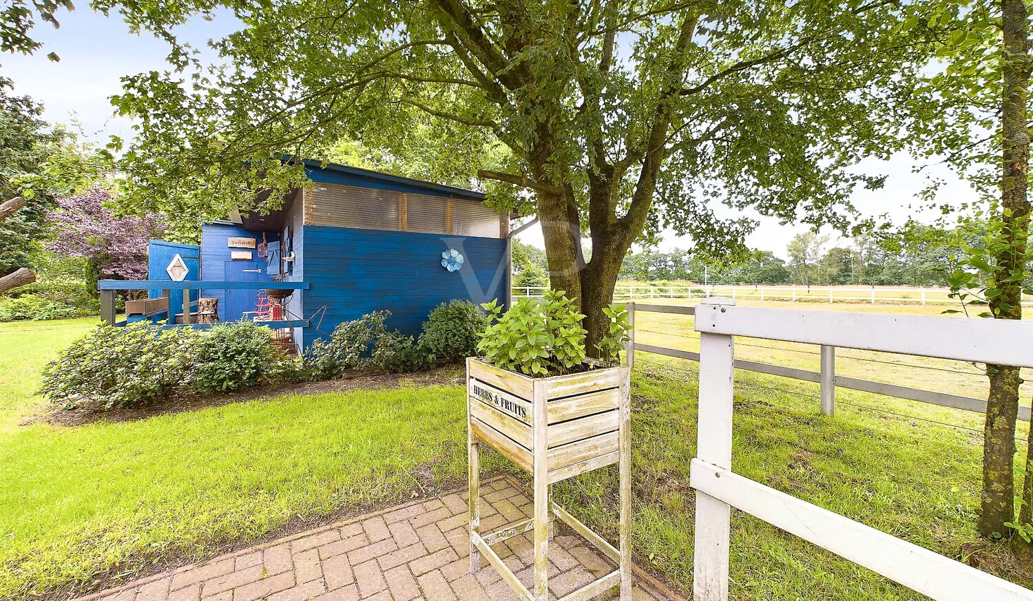 Außenstall mit 2 weiteren Pferdeboxen