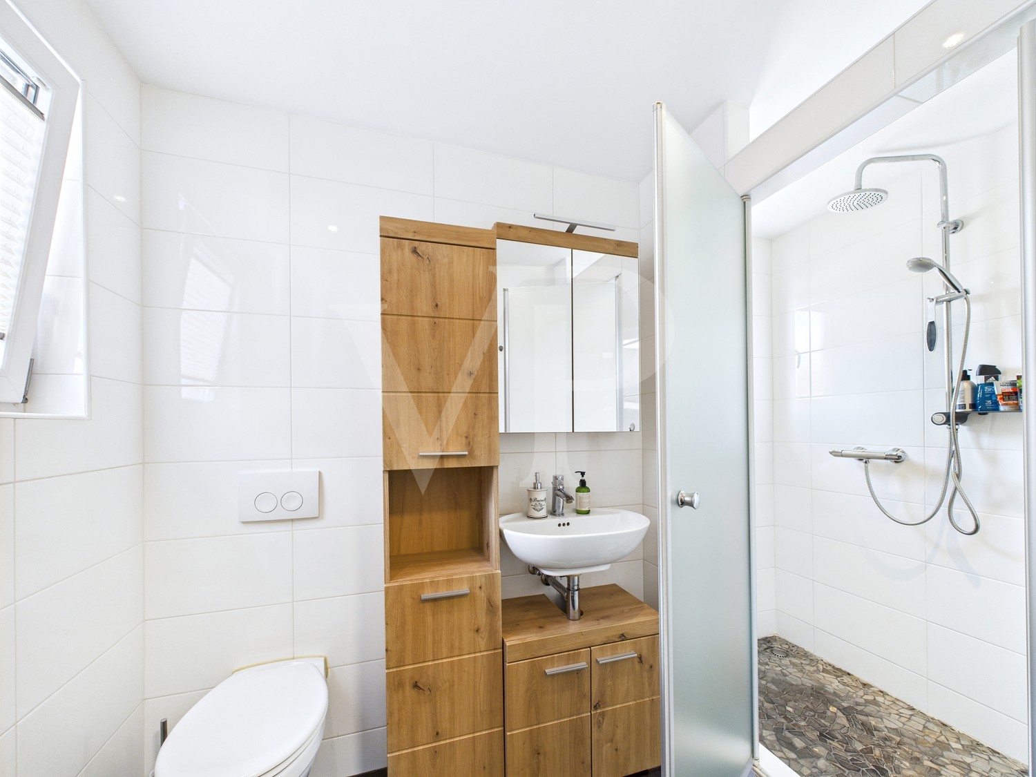 Gäste-WC mit Dusche