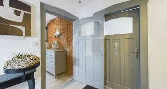 von_poll_real_estate_property_243610522_image_2