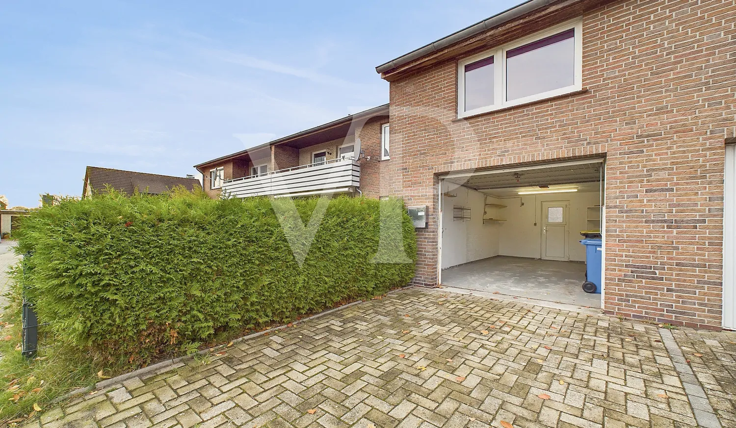 PKW-Stellplatz & Garage