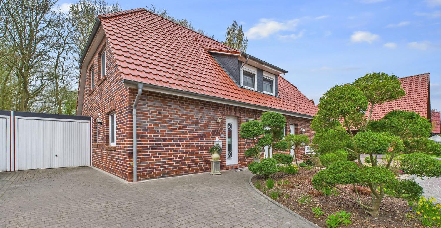 Dach über Kopf verlieben - Tolle Doppelhaushälfte in schöner Lage mit Sommergarten und Teich