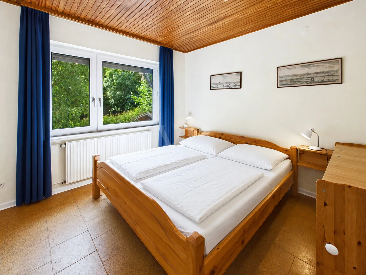 Schlafzimmer 1