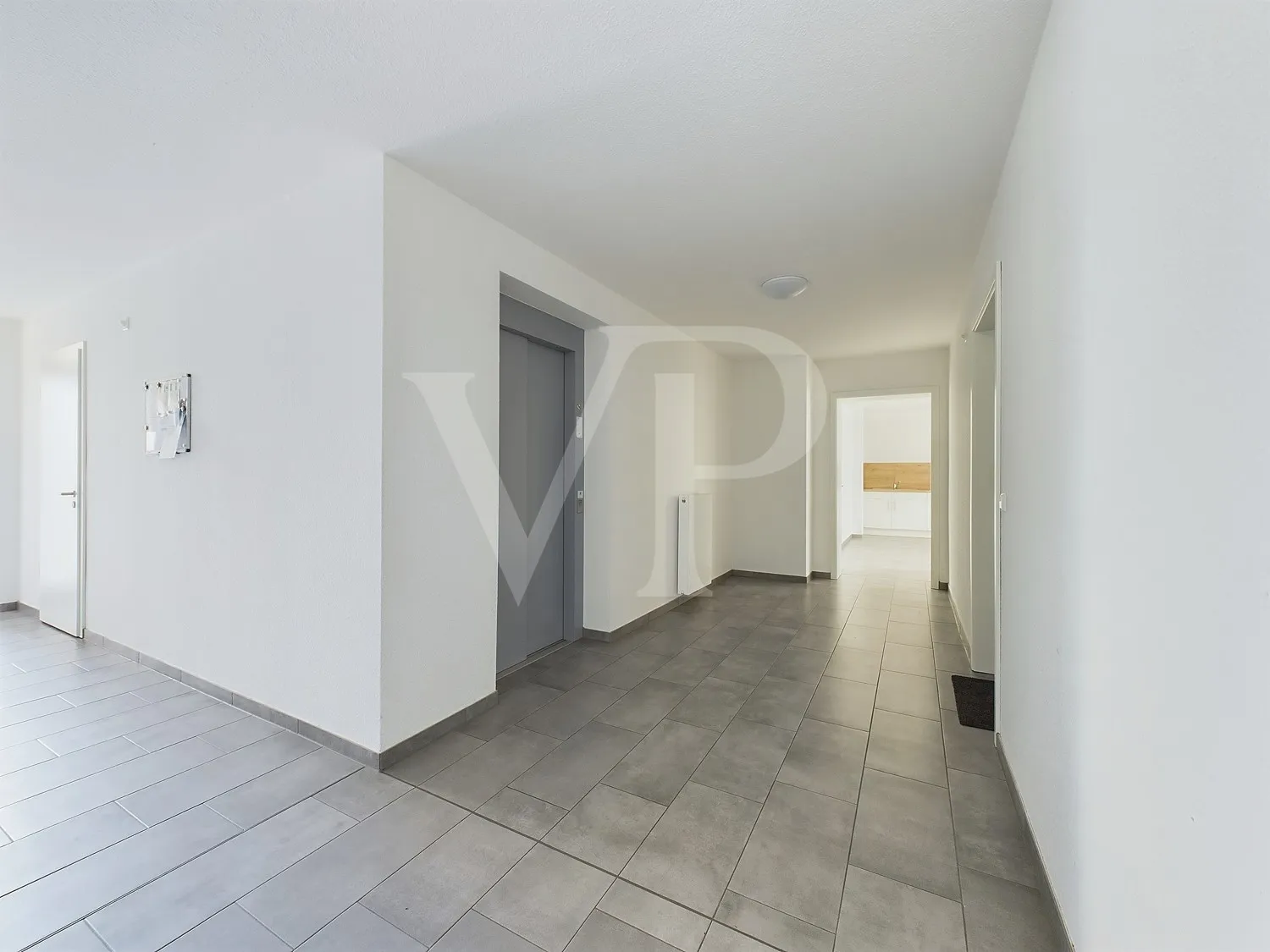 Treppenhaus EG Fahrstuhl u. Zugang zum Gemeinschaftsraum