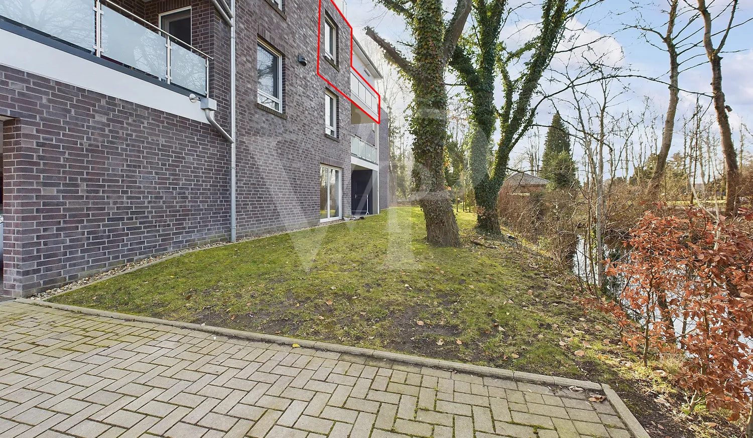 Seitenansicht m. Balkon