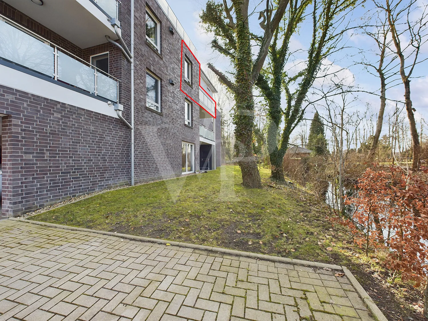 Seitenansicht m. Balkon