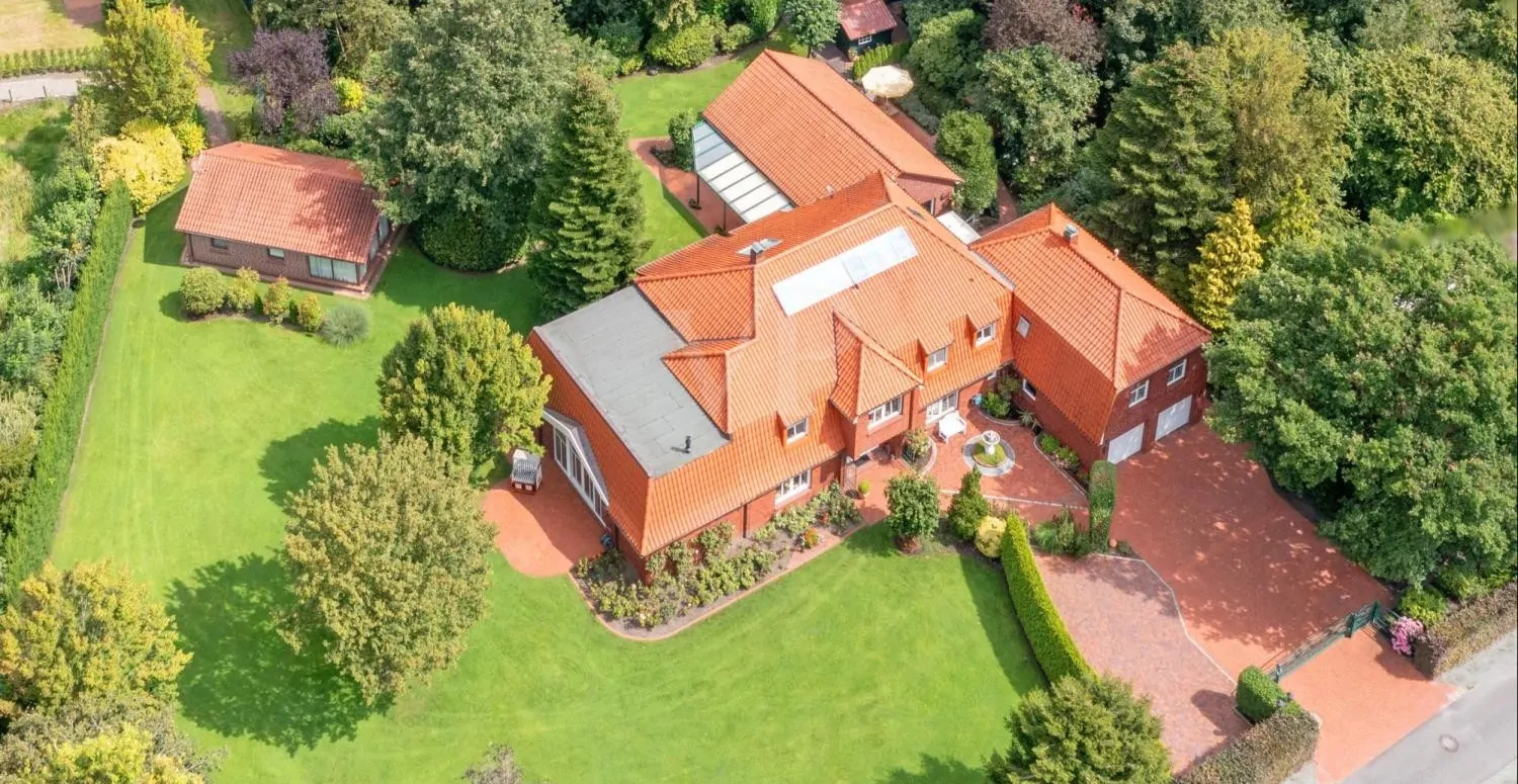 Repräsentatives Anwesen mit Einliegerwohnung auf parkähnlichem Grundstück in ruhiger Lage  - Wellnessbereich