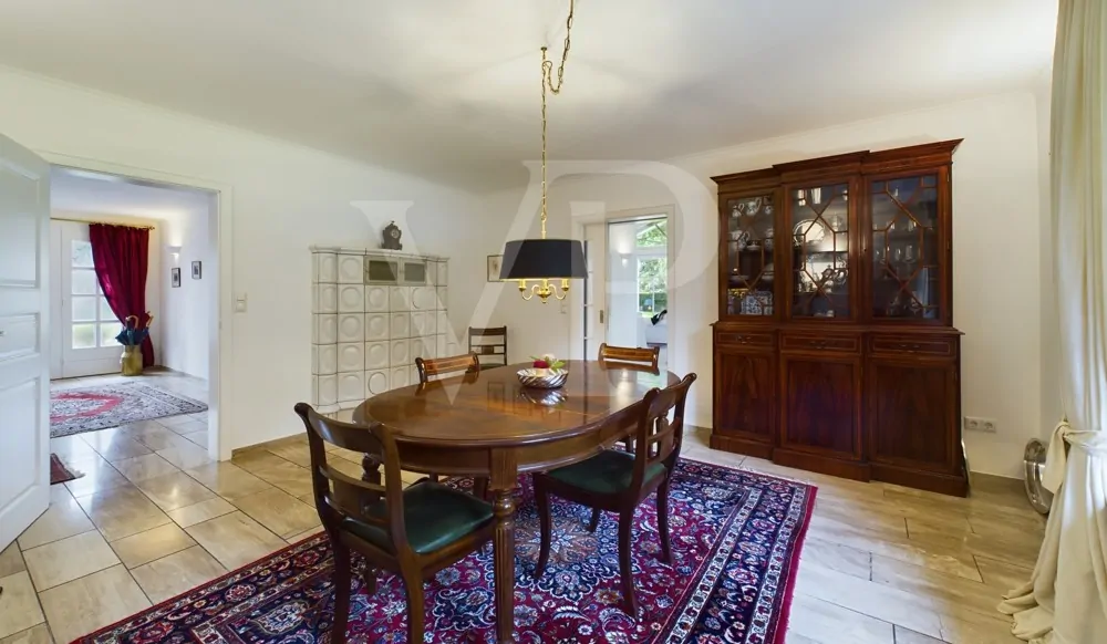 Esszimmer mit Kachelofen EG