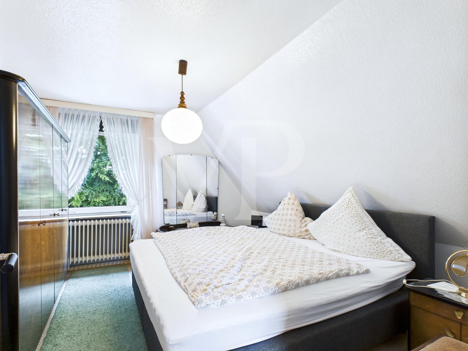 Schlafzimmer 1