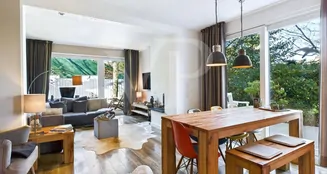 von_poll_real_estate_property_2536103301_image_0