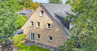 von_poll_real_estate_property_254180791_image_0